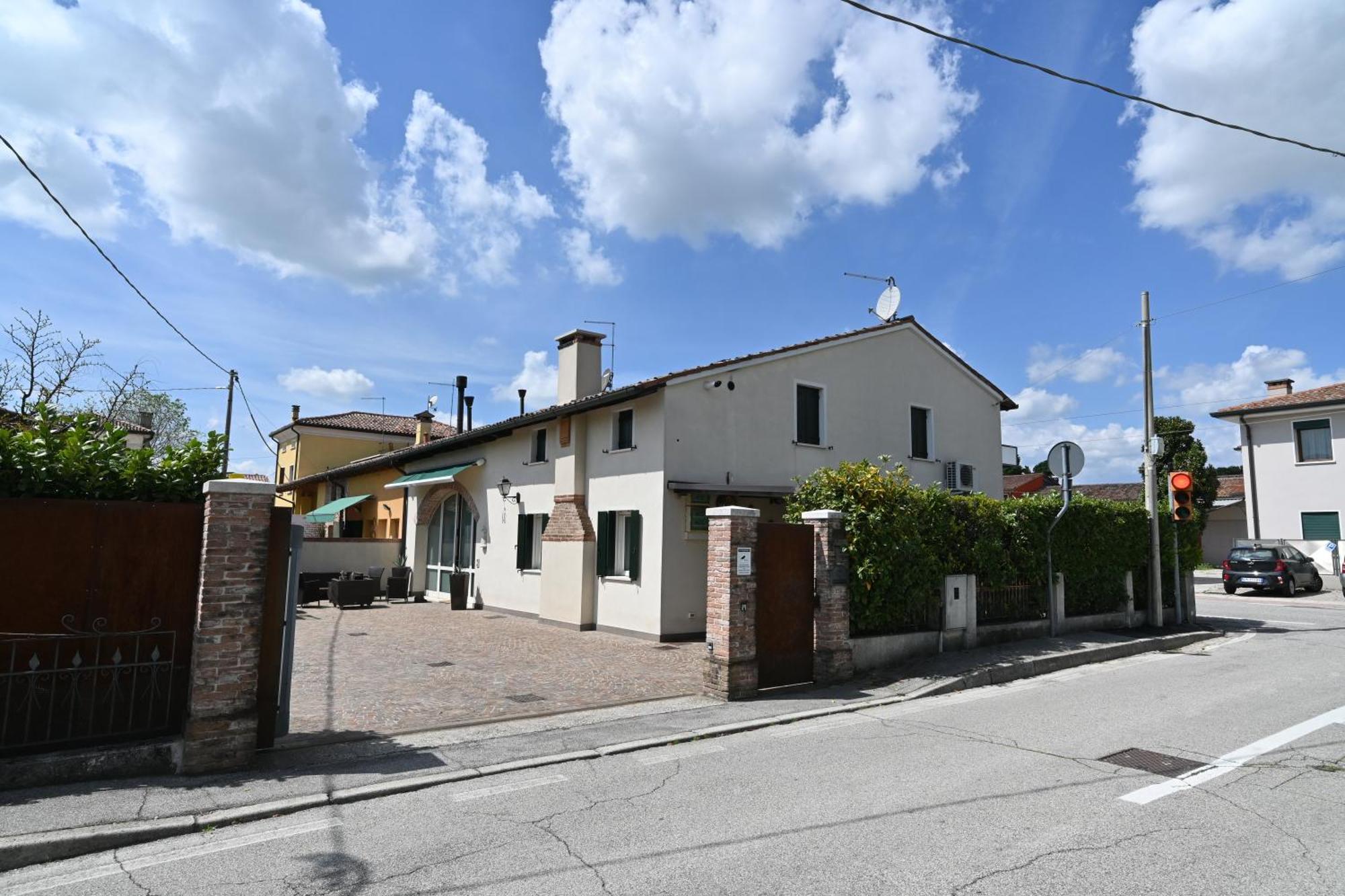 Ca Centosa Artistic House Villa Storica Ristrutturata Con Patio E Giardino Cittadella Exterior foto